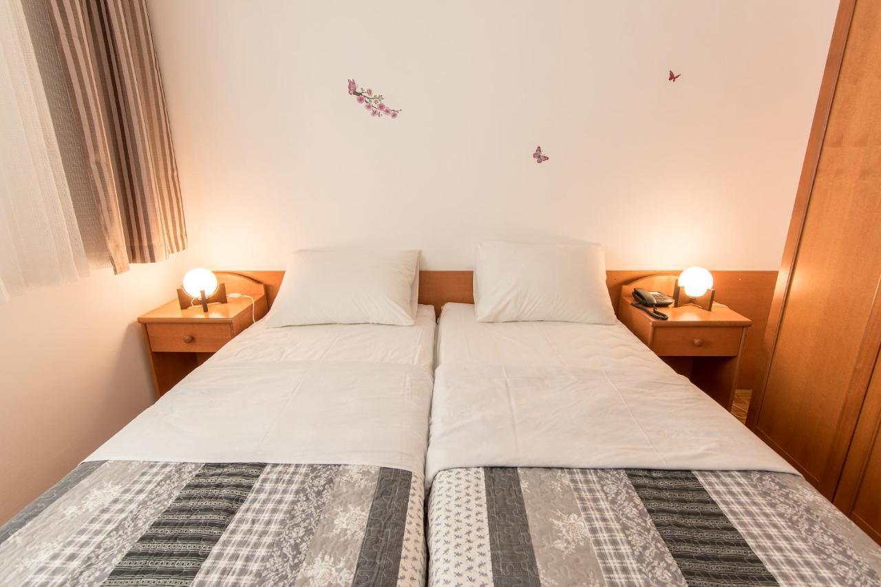 Hotel Barba Starigrad Paklenica Εξωτερικό φωτογραφία